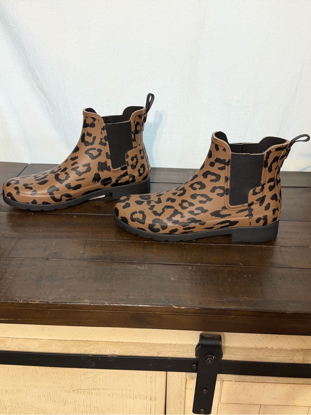 🍎BACK TO SCHOOL SALE🍎 Hunter Leopard Print Chelsea Rain Boots - Brown and Black - Picture 3 of 7